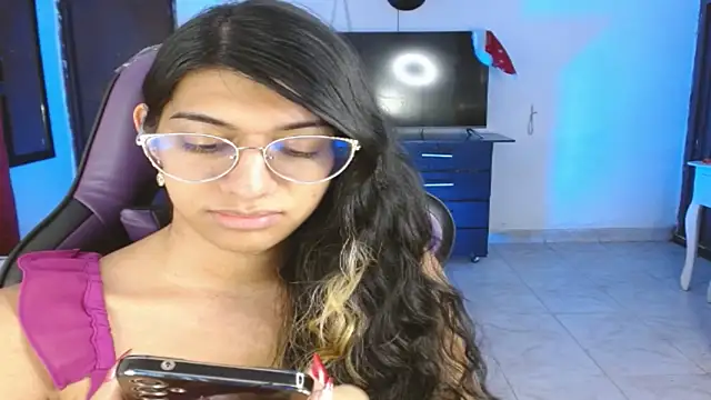 engielphoenis14 online show from December 15, 2025, 9:41 pm