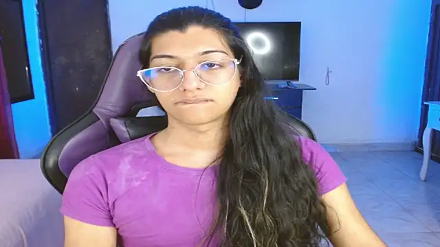 engielphoenis14 online show from February 12, 2026, 6:19 am