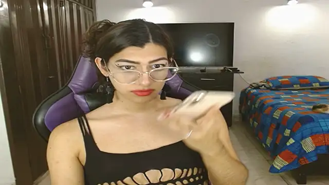 Snapshot of engielphoenis14 chatting on June 14, 2026, 1:13 pm engielphoenis14 online show from June 14, 2026, 1:13 pm