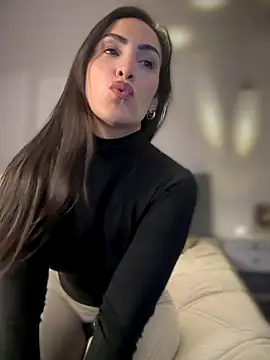 alessandra-a online show from October 7, 2025, 2:31 am