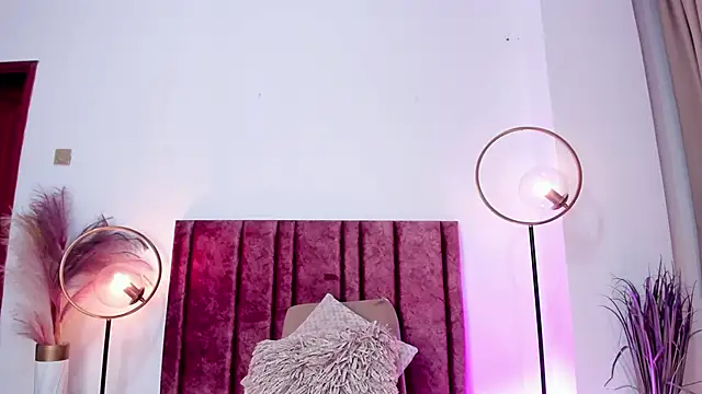 Snapshot of LucyJhonnsonn chatting on December 11, 2024, 12:54 am LucyJhonnsonn online show from December 11, 2024, 12:54 am