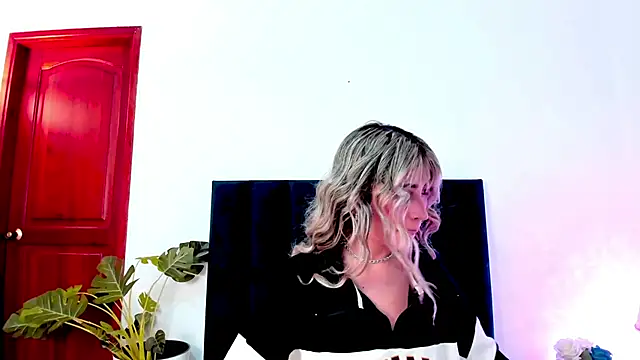 Snapshot of LucyJhonnsonn chatting on December 11, 2024, 11:32 pm LucyJhonnsonn online show from December 11, 2024, 11:32 pm