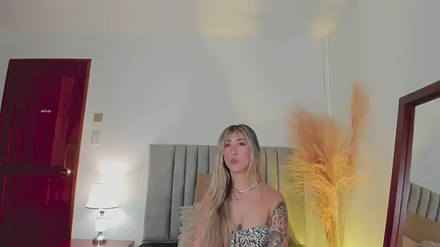 Snapshot of LucyJhonnsonn chatting on January 17, 2025, 12:42 am LucyJhonnsonn online show from January 17, 2025, 12:42 am