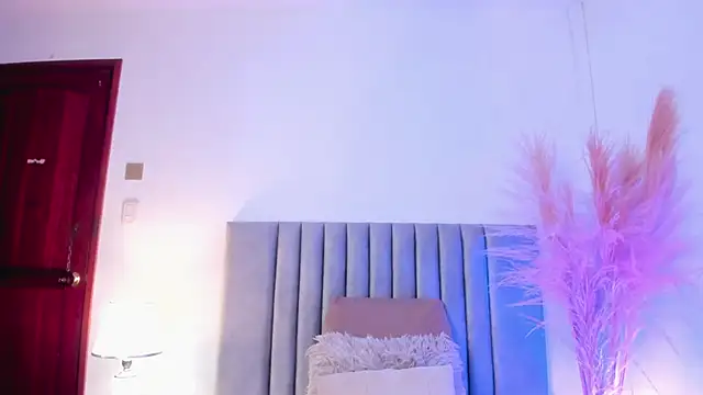 Snapshot of LucyJhonnsonn chatting on February 4, 2025, 1:13 am LucyJhonnsonn online show from February 4, 2025, 1:13 am