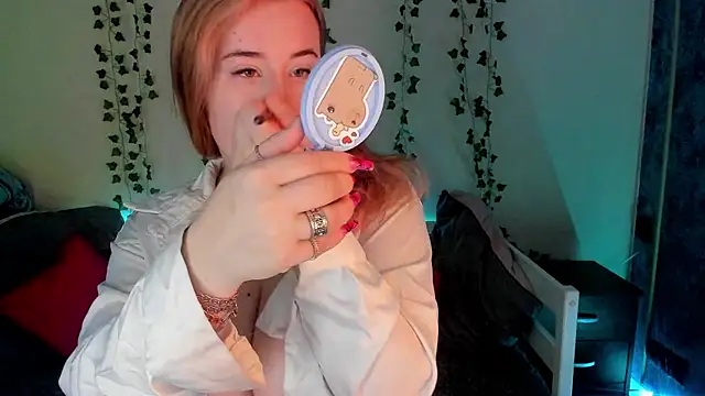 Emily Gin online show from February 15, 2025, 2:15 am