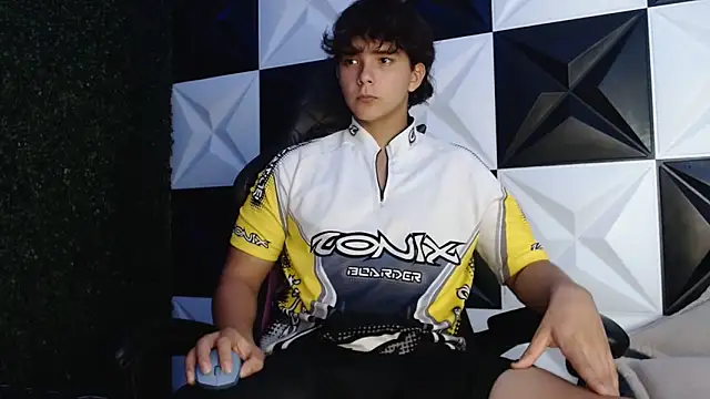 Dani cumboy online show from December 6, 2024, 6:26 am