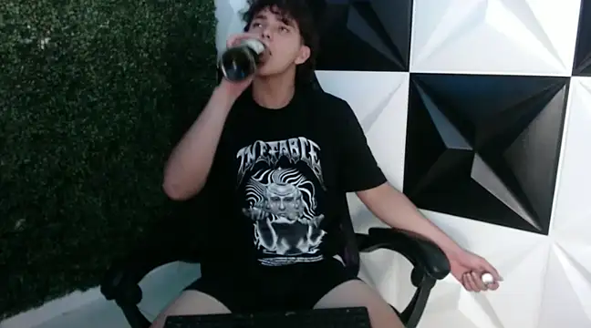 Dani cumboy online show from February 4, 2025, 4:15 am