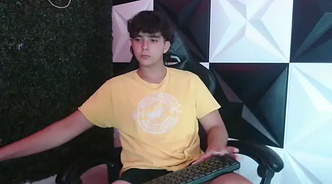 Dani cumboy online show from February 6, 2025, 6:08 am