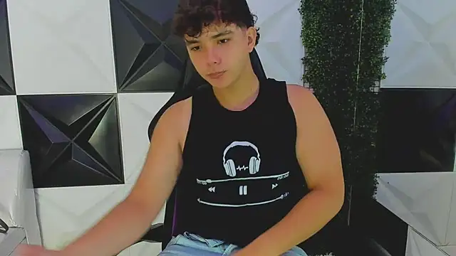 Dani cumboy online show from September 19, 2025, 1:01 pm