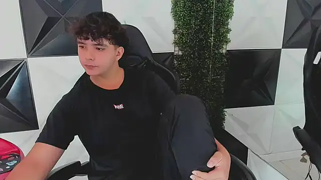 Dani cumboy online show from September 30, 2025, 2:33 pm