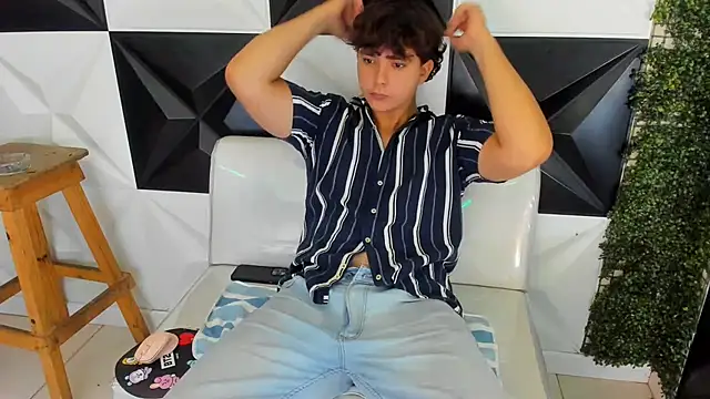 Dani cumboy online show from November 12, 2025, 2:39 pm