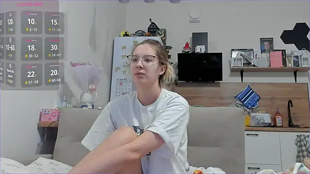 Girl alone home online show from December 21, 2025, 5:14 am