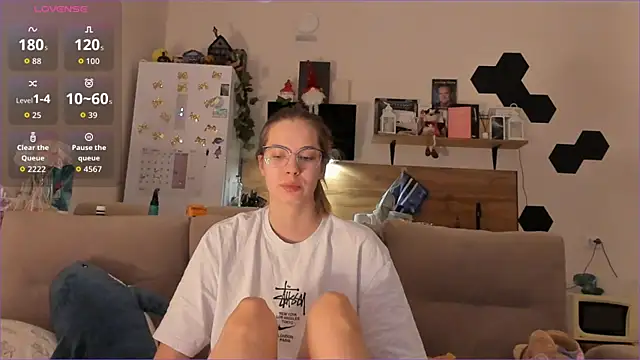 Girl alone home online show from January 12, 2026, 1:22 am