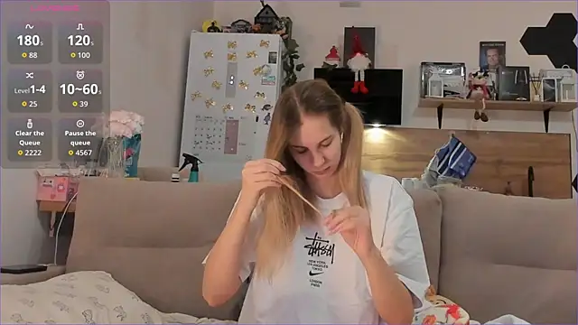 Girl alone home online show from January 13, 2026, 3:56 am