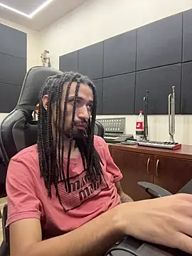 Snapshot of hotcamboy420 chatting on February 4, 2026, 5:13 am hotcamboy420 online show from February 4, 2026, 5:13 am