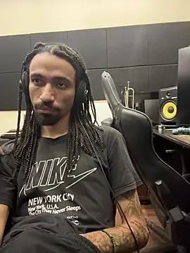 Snapshot of hotcamboy420 chatting on February 13, 2026, 3:02 am hotcamboy420 online show from February 13, 2026, 3:02 am