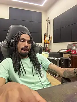 Snapshot of hotcamboy420 chatting on February 25, 2026, 6:01 am hotcamboy420 online show from February 25, 2026, 6:01 am