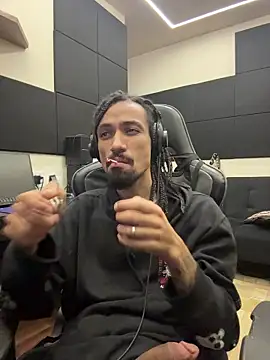 Snapshot of hotcamboy420 chatting on February 27, 2026, 6:13 am hotcamboy420 online show from February 27, 2026, 6:13 am