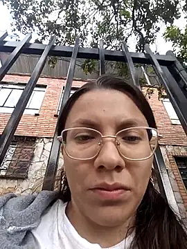 karlamorris  online show from October 2, 2025, 1:29 pm