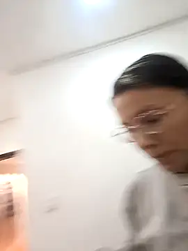 karlamorris  online show from October 9, 2025, 2:04 pm