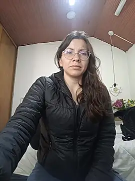 karlamorris  online show from December 17, 2025, 1:28 pm