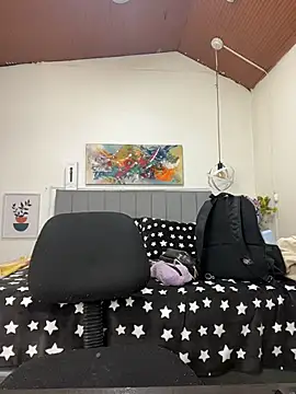 karlamorris  online show from March 19, 2026, 1:15 pm