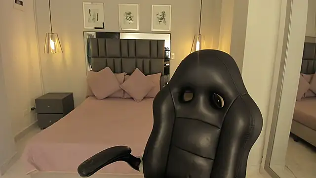 renee shelby  online show from March 30, 2026, 8:54 pm