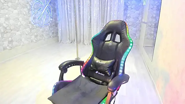 Snapshot of JessicaFamee chatting on October 7, 2025, 9:34 pm JessicaFamee online show from October 7, 2025, 9:34 pm