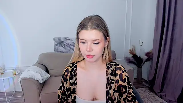 FollowLovee online show from January 12, 2026, 7:41 pm