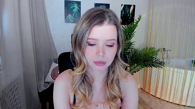 FollowLovee online show from April 11, 2026, 4:28 am