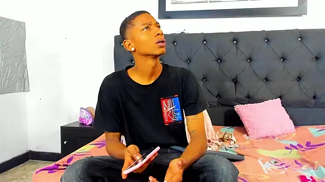 EvaxEmma online show from January 4, 2025, 1:31 pm