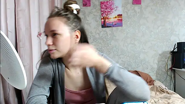 leila bambi  online show from October 23, 2025, 4:06 pm