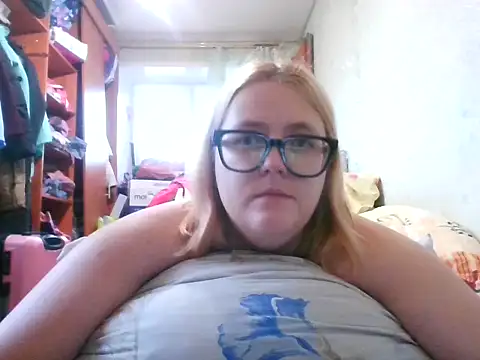 Snapshot of DesireMelissa chatting on October 15, 2025, 5:07 am DesireMelissa online show from October 15, 2025, 5:07 am