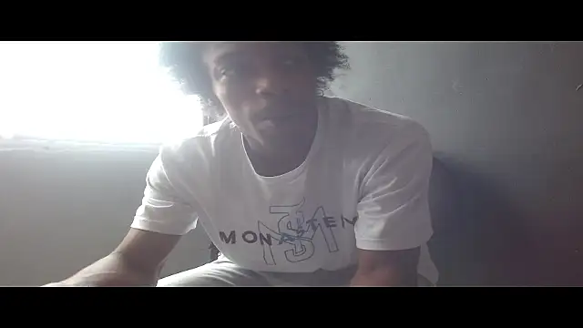 Snapshot of Larry-n-clouds chatting on July 30, 2026, 4:39 pm Larry-n-clouds online show from July 30, 2026, 4:39 pm