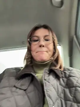 RinaCat online show from April 12, 2026, 6:07 am