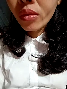 Snapshot of Hana_love20 chatting on November 4, 2025, 5:06 am Hana love20 online show from November 4, 2025, 5:06 am