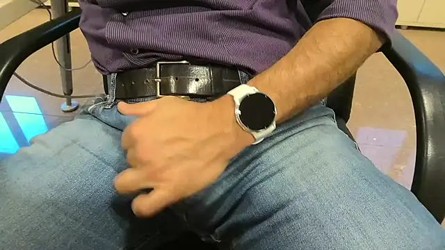 alessandroman2114 online show from October 8, 2025, 4:37 pm