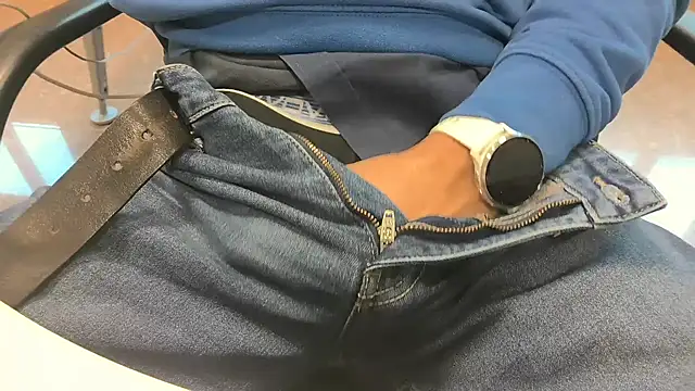 alessandroman2114 online show from April 13, 2026, 4:23 pm