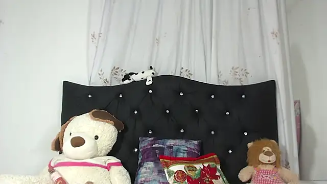 nikol winick online show from February 11, 2025, 9:20 am