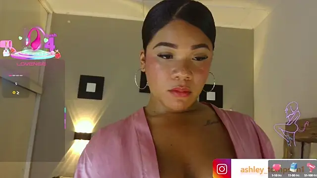 ashley Tompson1 online show from March 22, 2025, 6:25 pm