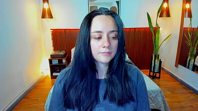 KatherineBond online show from November 18, 2025, 5:17 pm