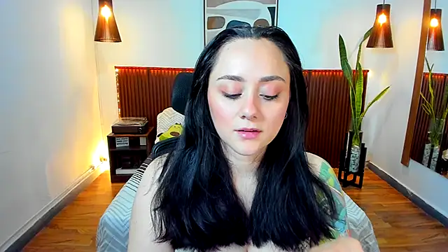 KatherineBond online show from November 21, 2025, 8:18 pm