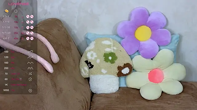 TrissMerigold9 online show from October 13, 2025, 9:15 pm