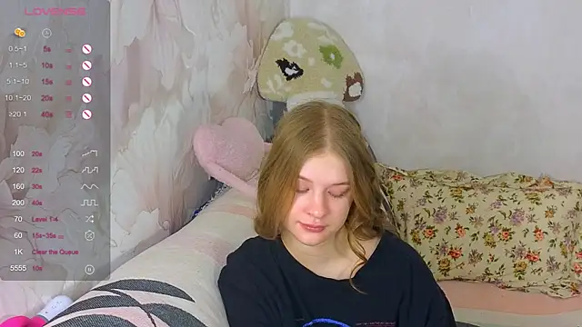 TrissMerigold9 online show from December 20, 2025, 8:54 am