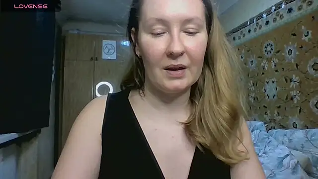 AnnaXLovers online show from April 4, 2026, 11:29 am