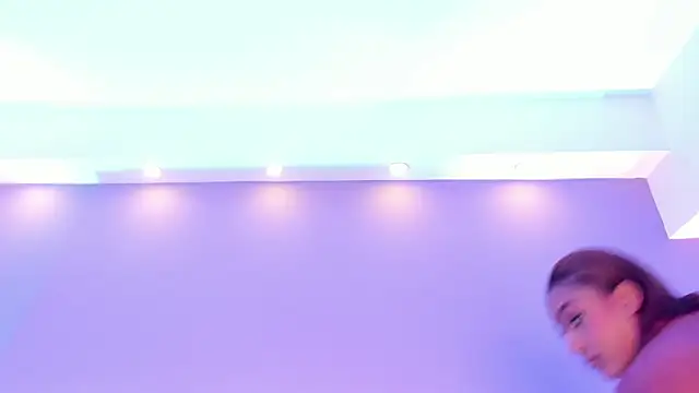 Adelehottman online show from March 29, 2026, 4:07 pm