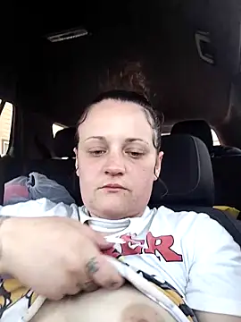 TiahhMarie online show from April 17, 2026, 8:01 pm