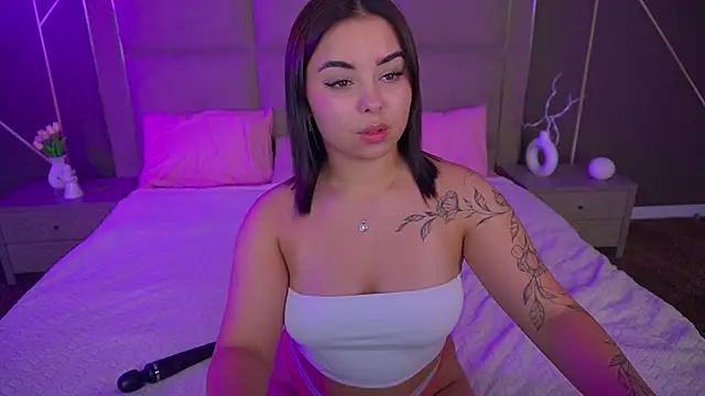 SusieWood online show from October 25, 2025, 7:52 pm