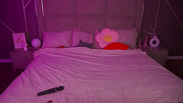 SusieWood online show from February 28, 2026, 9:05 pm