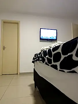 Snapshot of HAchicko_ chatting on October 1, 2025, 11:11 pm HAchicko online show from October 1, 2025, 11:11 pm